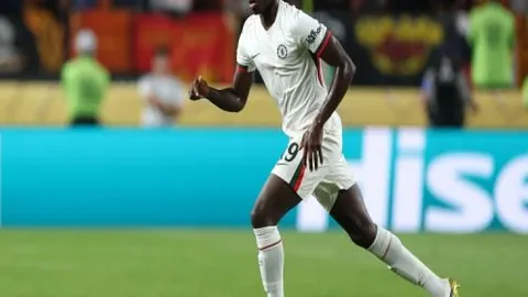 解决开塞利体育后防线问题：专家质合分析期号推荐策略